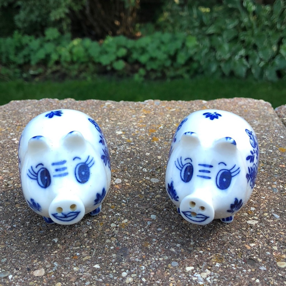 Piggy Salt and Pepper Shakers